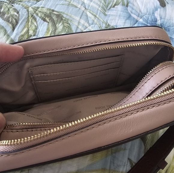 MICHAEL KORS SMALL TRI-COLOR LEATHER CAMERA BAG - Picture 13 of 15